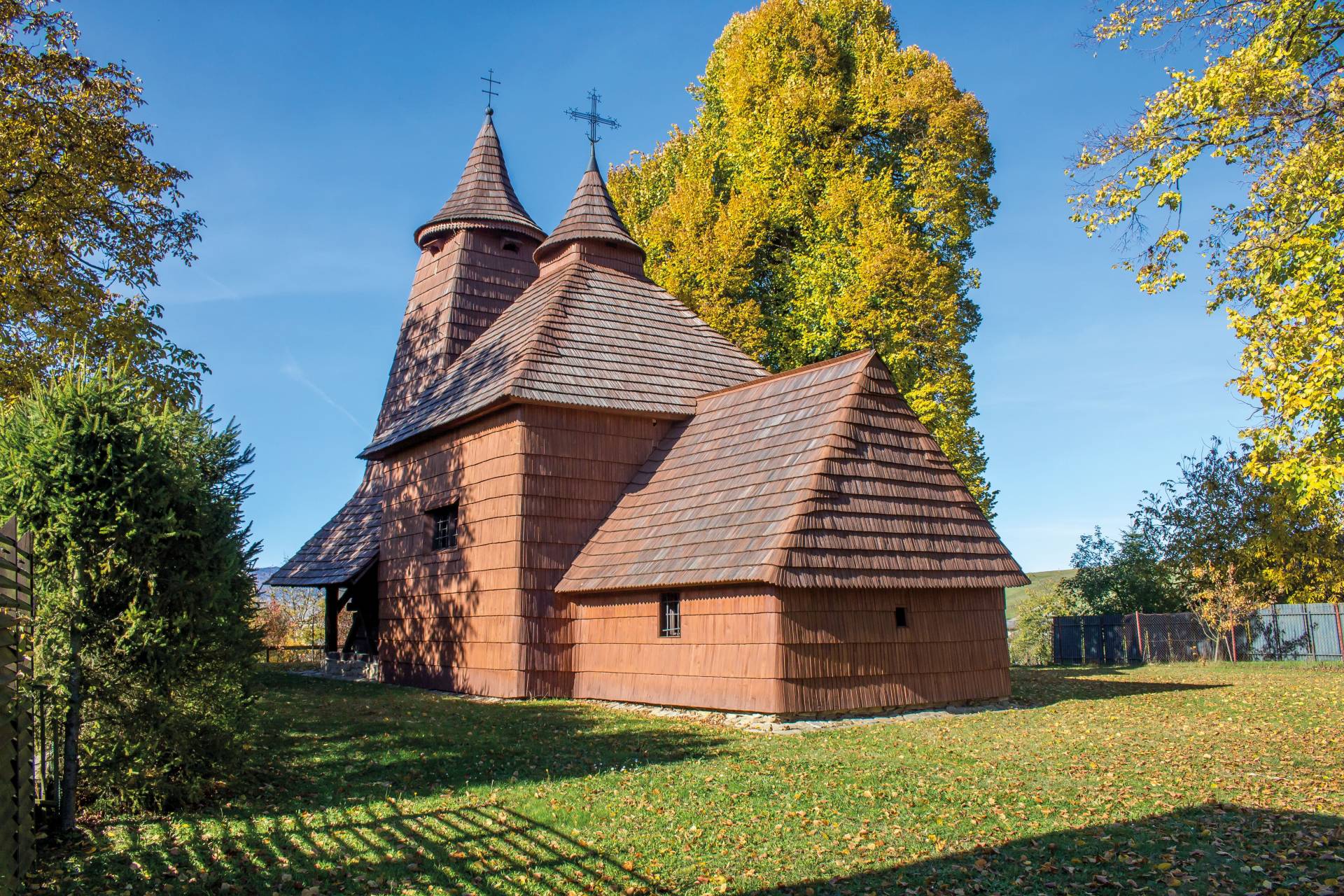 Skanzeny a drevené chrámy na severovýchode Slovenska sa otvárajú